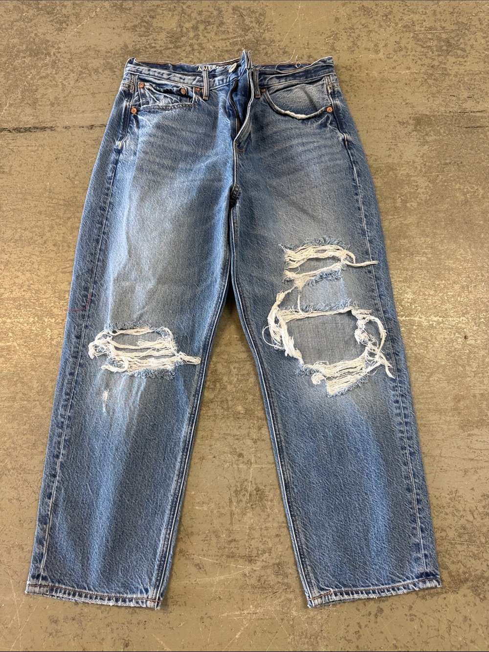 AEO 90’s Boyfriend distressed jeans